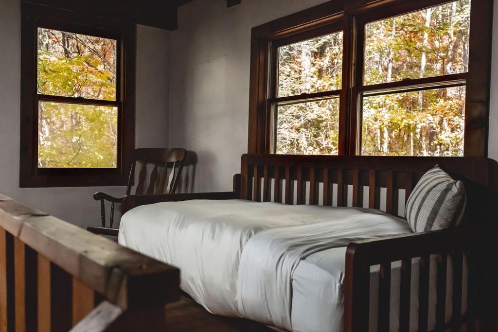 Creekside Overlook At 36 North Cabin - Fireplace Purlear 외부 사진